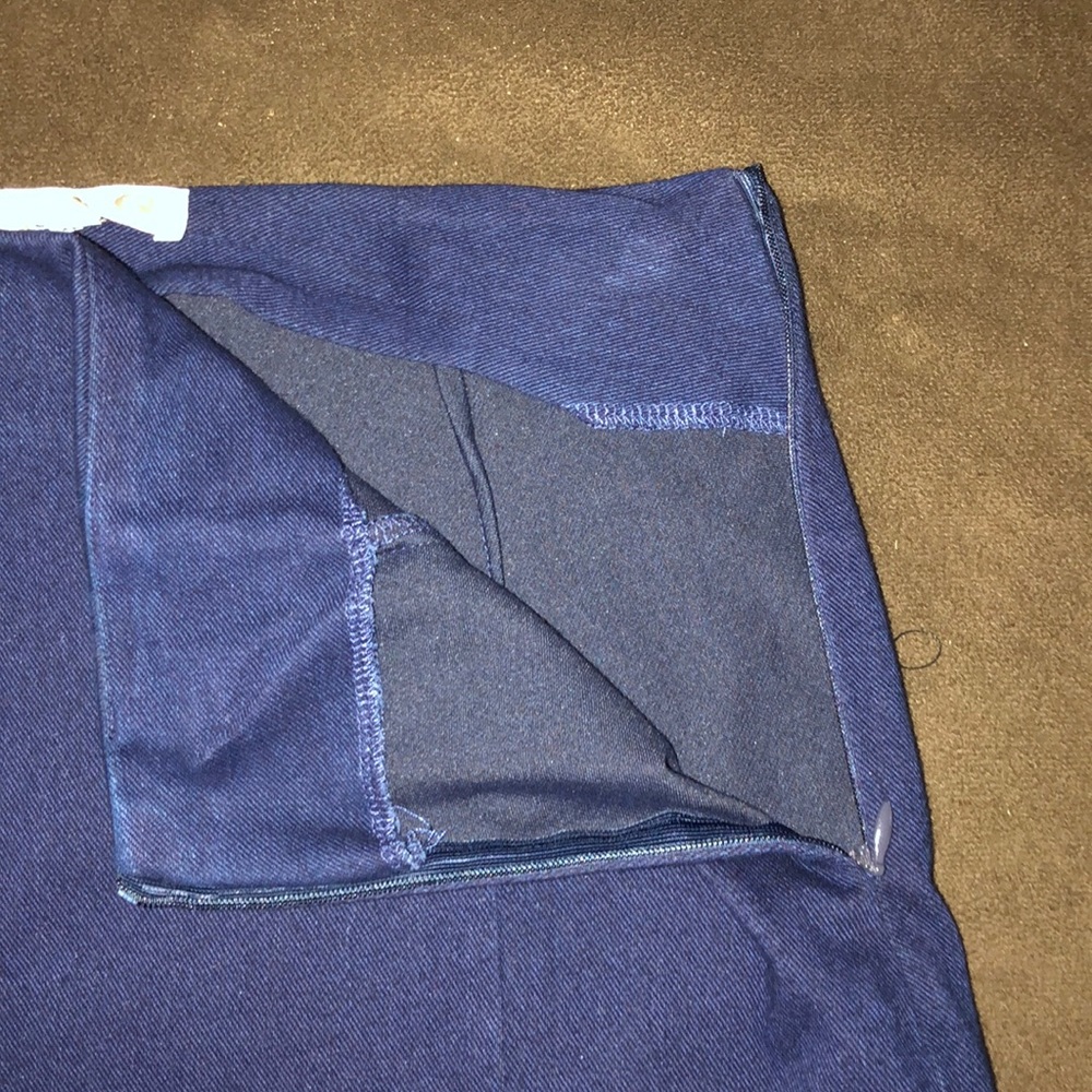 😍😍GB BRAND DARK DENIM MINI SKIRT W/ ZIPPER SIDE - Picture 2 of 9